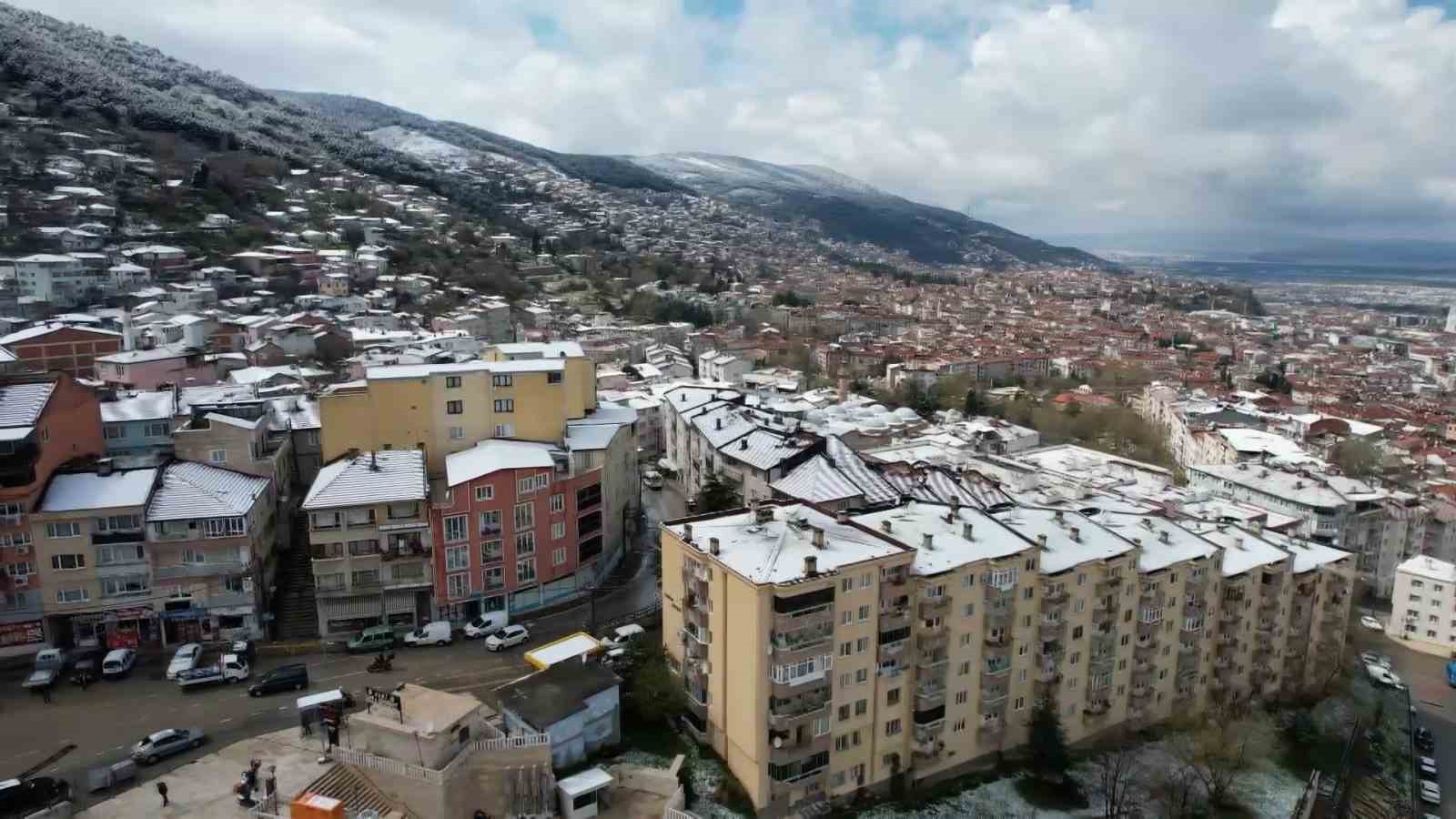 Mart karı Bursa’yı beyaza bürüdü