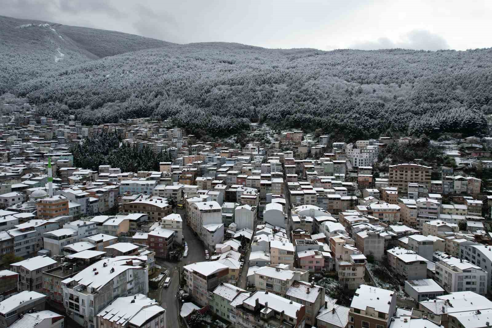 Mart karı Bursa’yı beyaza bürüdü