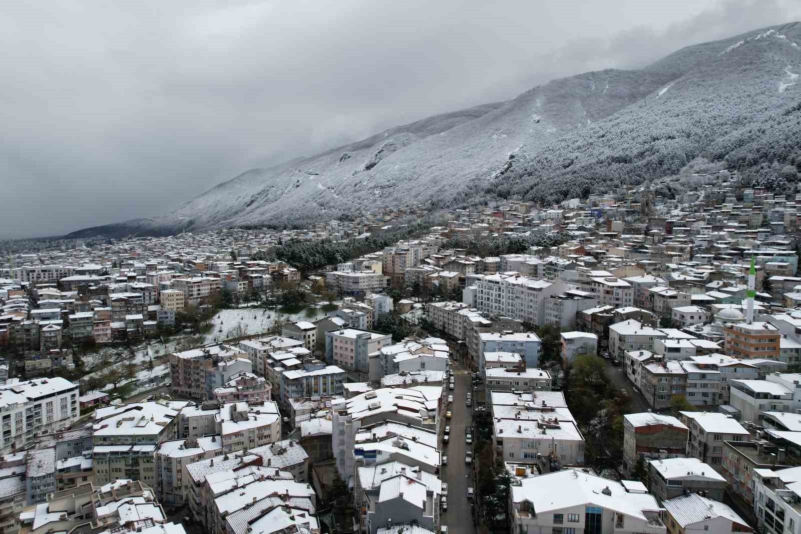 Mart karı Bursa’yı beyaza bürüdü