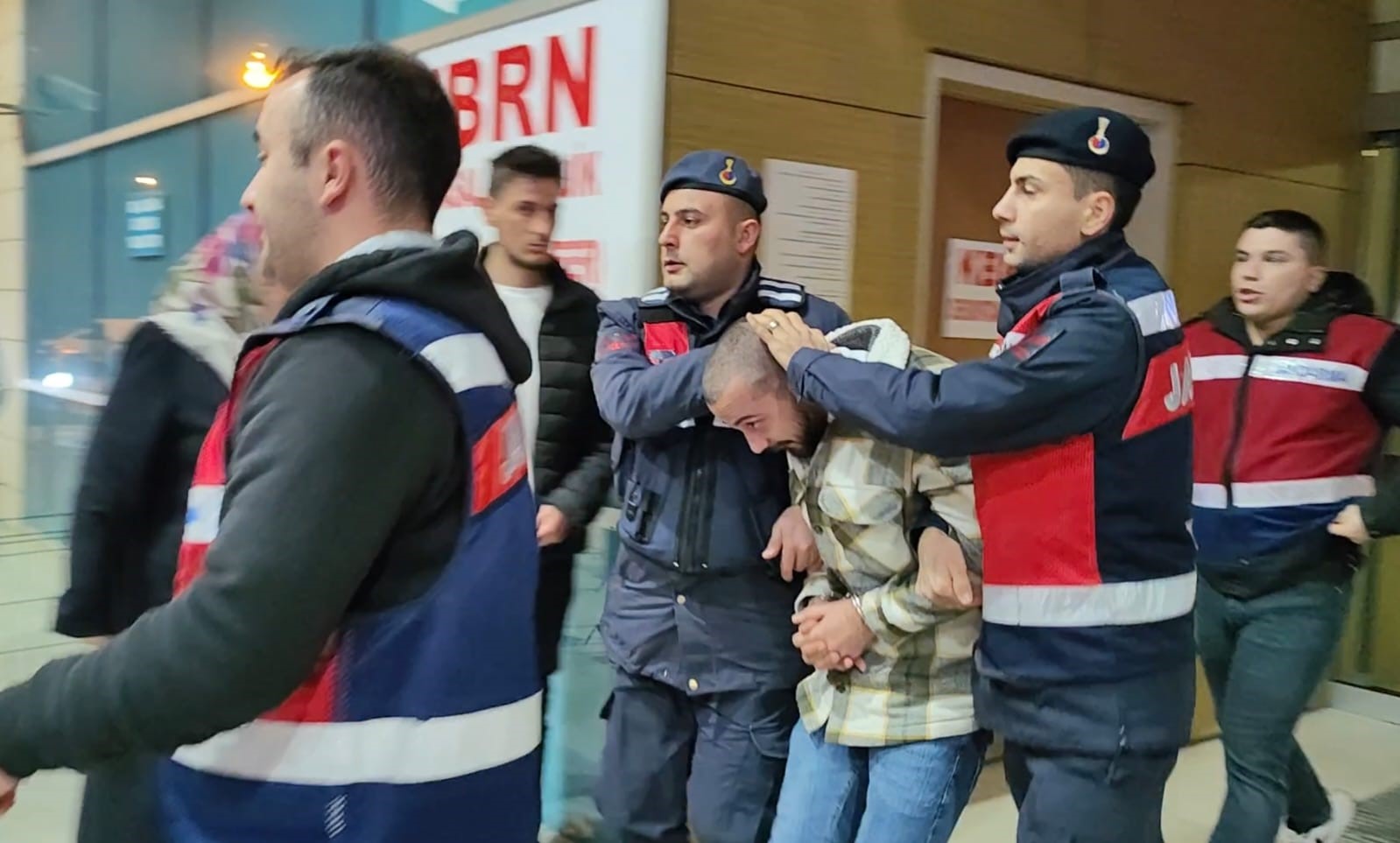 Kendisine borcu olan adamı tüfekle vuran şahıs yakalandı