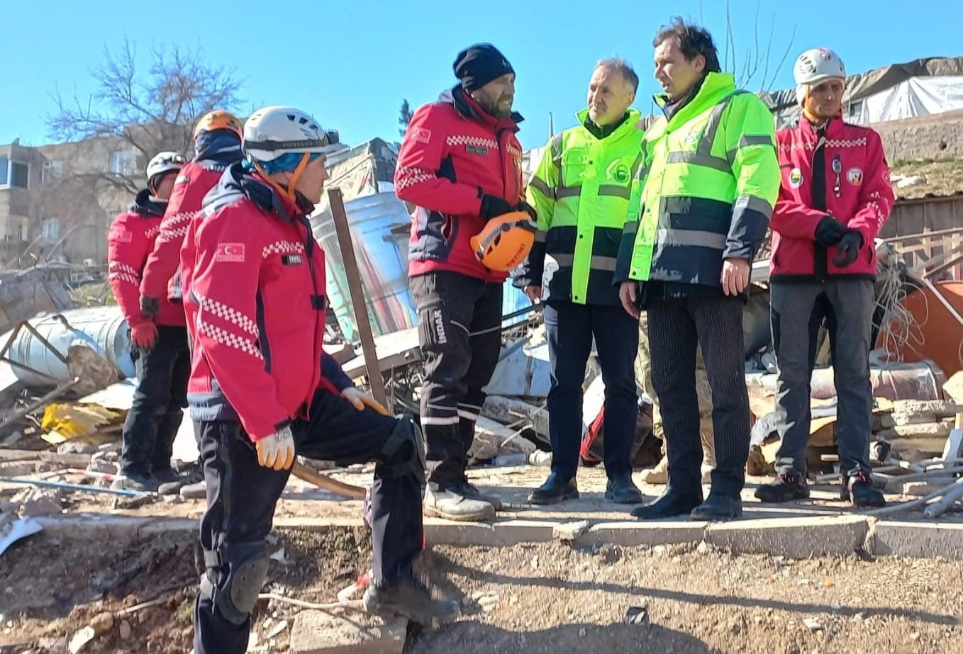 Gasto İnegöl şefleri günlük 11 bin kişiye sıcak yemek çıkarıyor