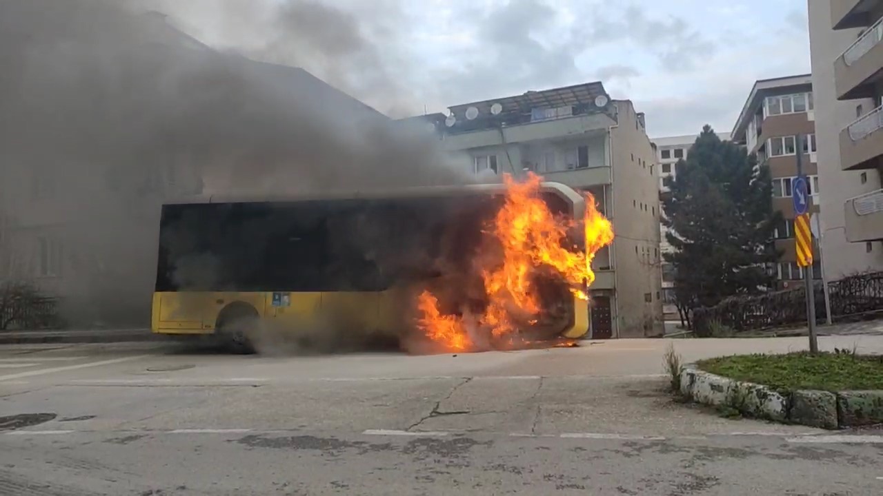 Bursa’da seyir halindeki halk otobüsü alev alev böyle yandı