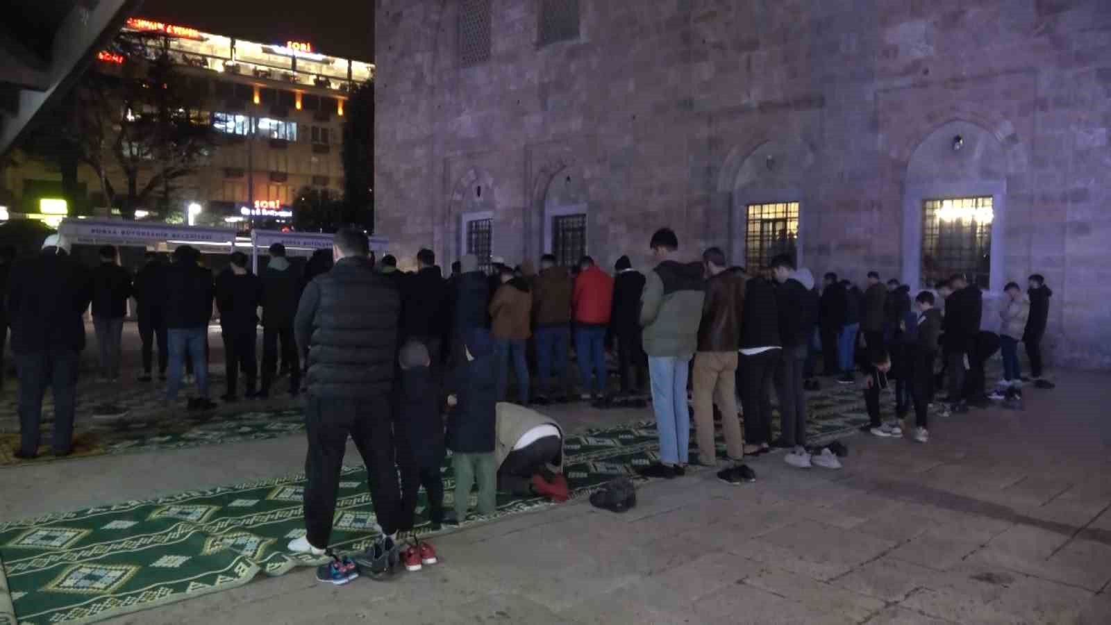 Bursa’da Ramazan dualarla karşılandı, camiler doldu taştı