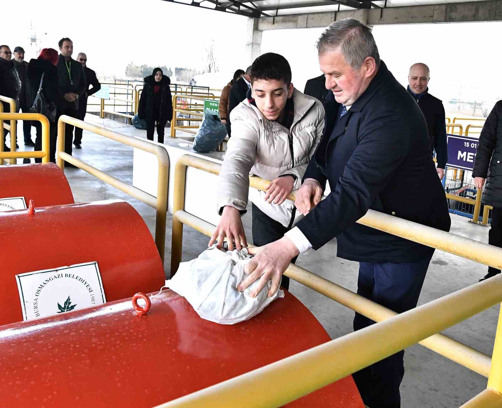 Osmangazi’de en çevreci muhtar ve öğrencilere plaket