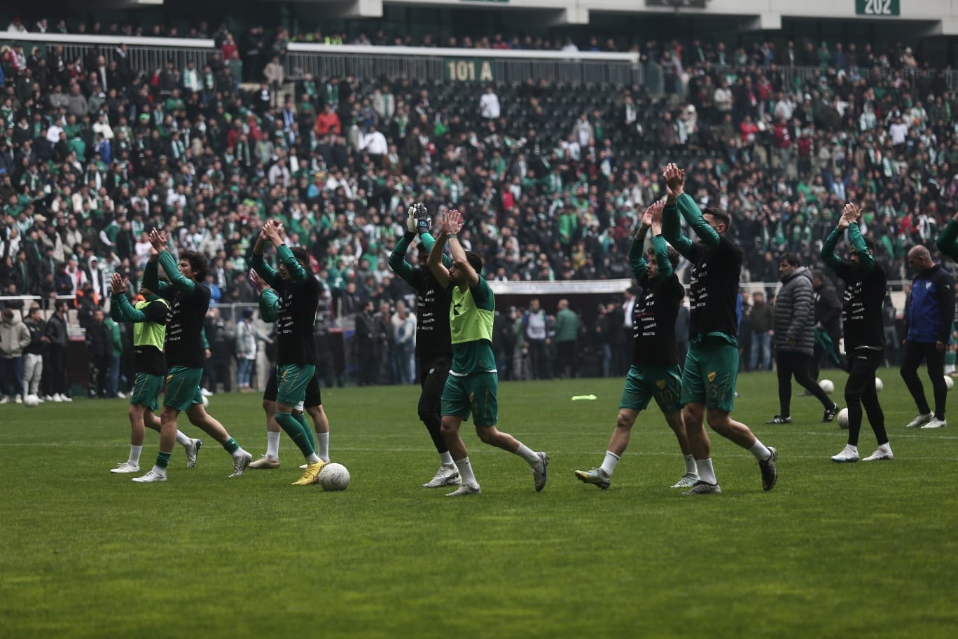 Bursa’da 40 bin taraftar stadyumu doldurdu