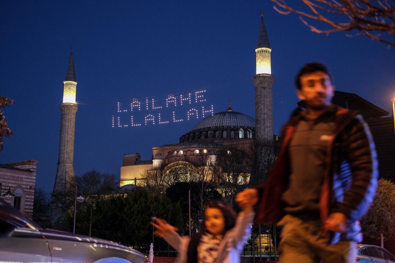 Sultanahmet Meydanı, ramazanın ikinci gününde de rağbet gördü