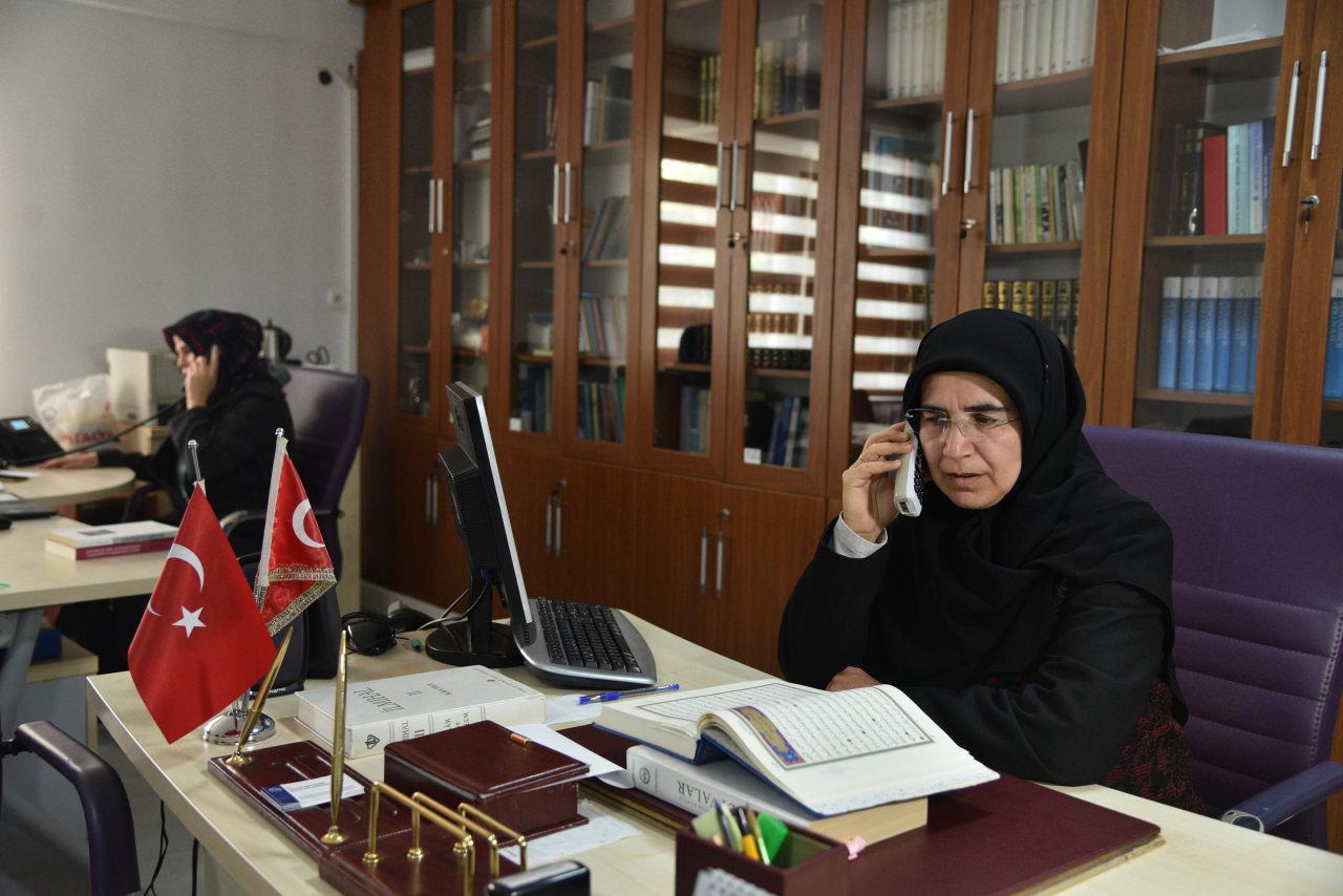 Hem şaşırttı hem de güldürdü: Ramazan'da 'Alo Fetva Hattı'na yoğun ilgi!