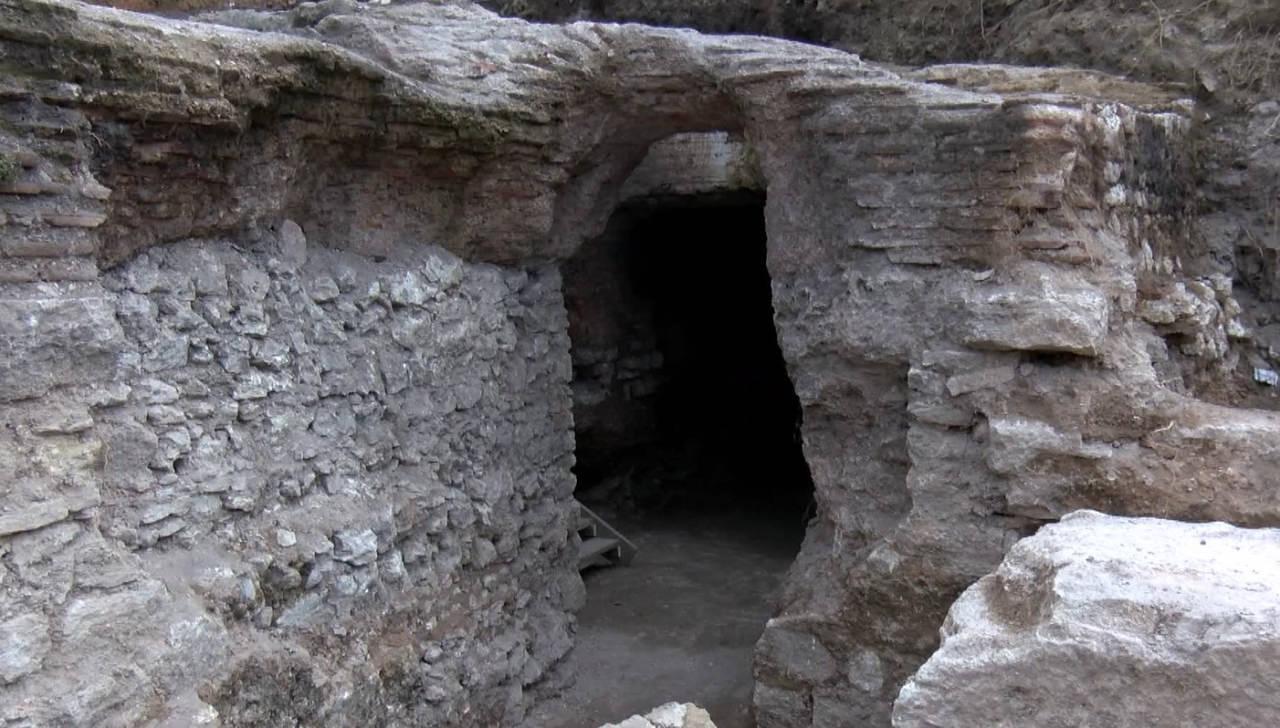 İstanbul'un göbeğinde bin 500 yıllık dehliz bulundu