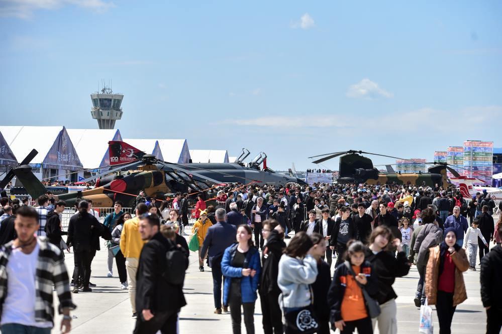 TEKNOFEST ikinci gününde binlerce ziyaretçiyi ağırlıyor