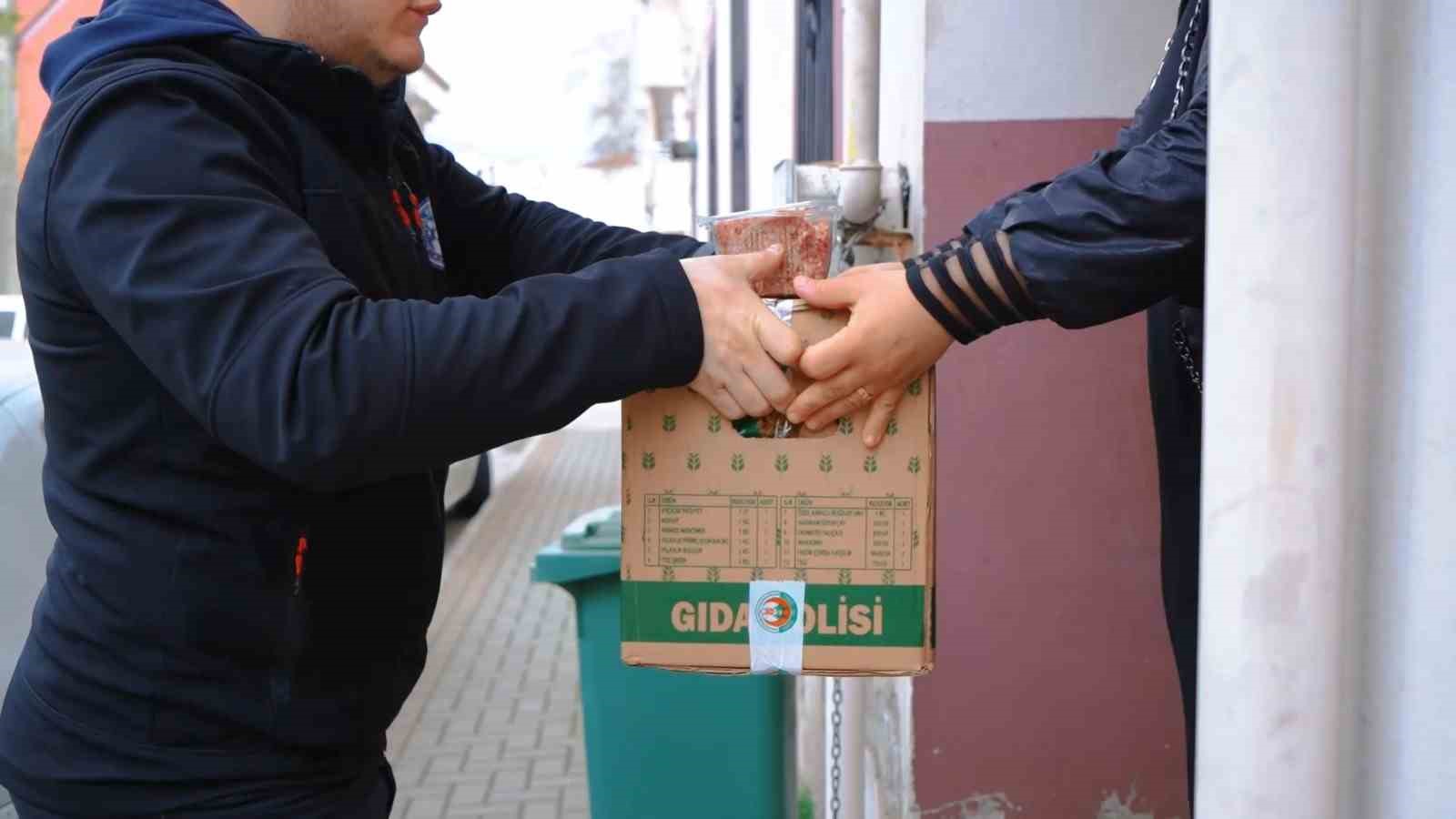 Bakkaldaki veresiye defterlerini kapattılar, elektrik ve su borçlarını ödediler