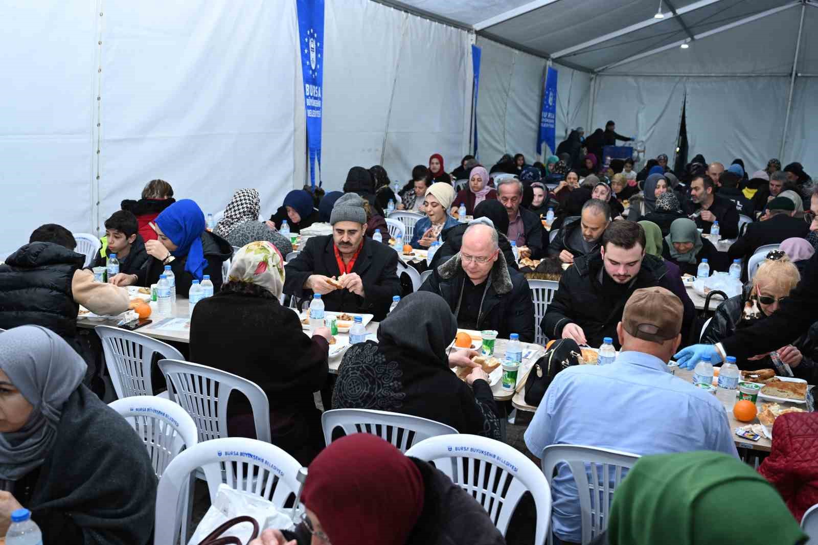 Başkan Aktaş, iftarını Emirsultan’daki vatandaşlarla açtı