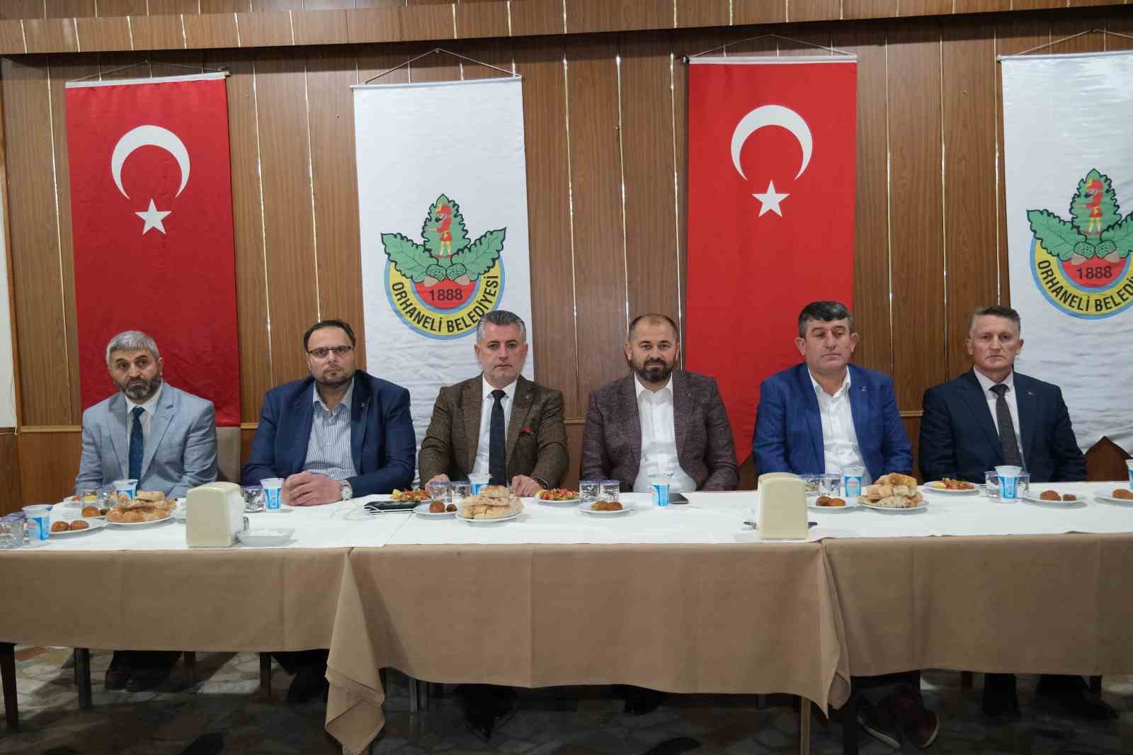 Orhaneli Belediye Başkanı Aykurt depremzedeler ile Kadir Gecesinde iftar sofrasında buluştu