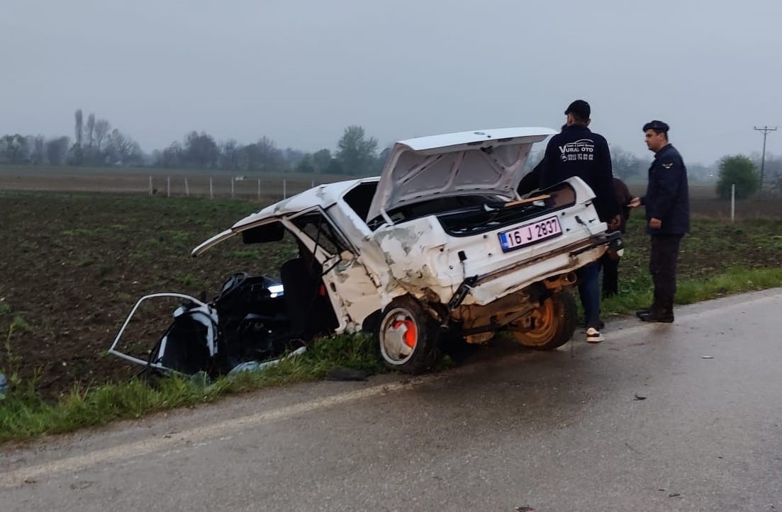 Bursa’da iki otomobil çarpıştı: 4 yaralı