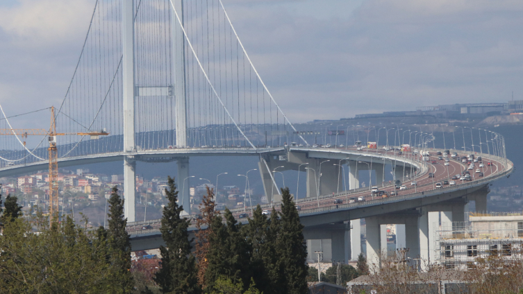 Bayram dönüşü trafik durma noktasına geldi! Havadan denetim yapılıyor