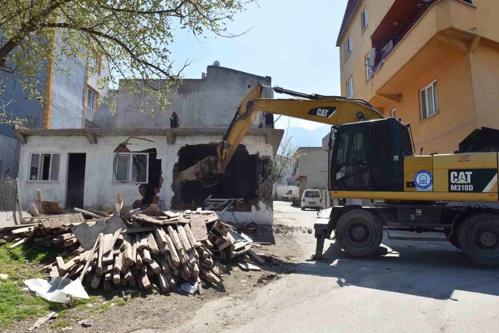 Yıldırım’da 137 kaçak yapı yıkıldı