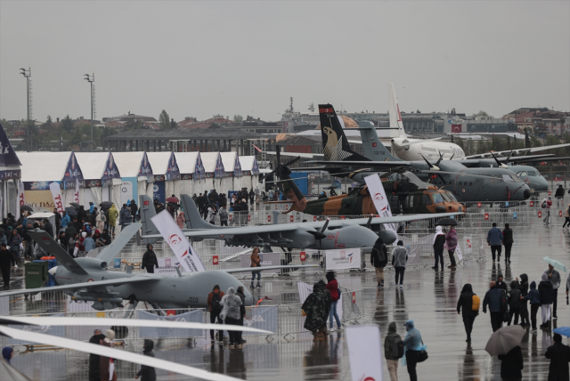 Binlerce vatandaşı yağmur bile durduramadı! TEKNOFEST'e adım atar atmaz İHA'lara yöneldiler