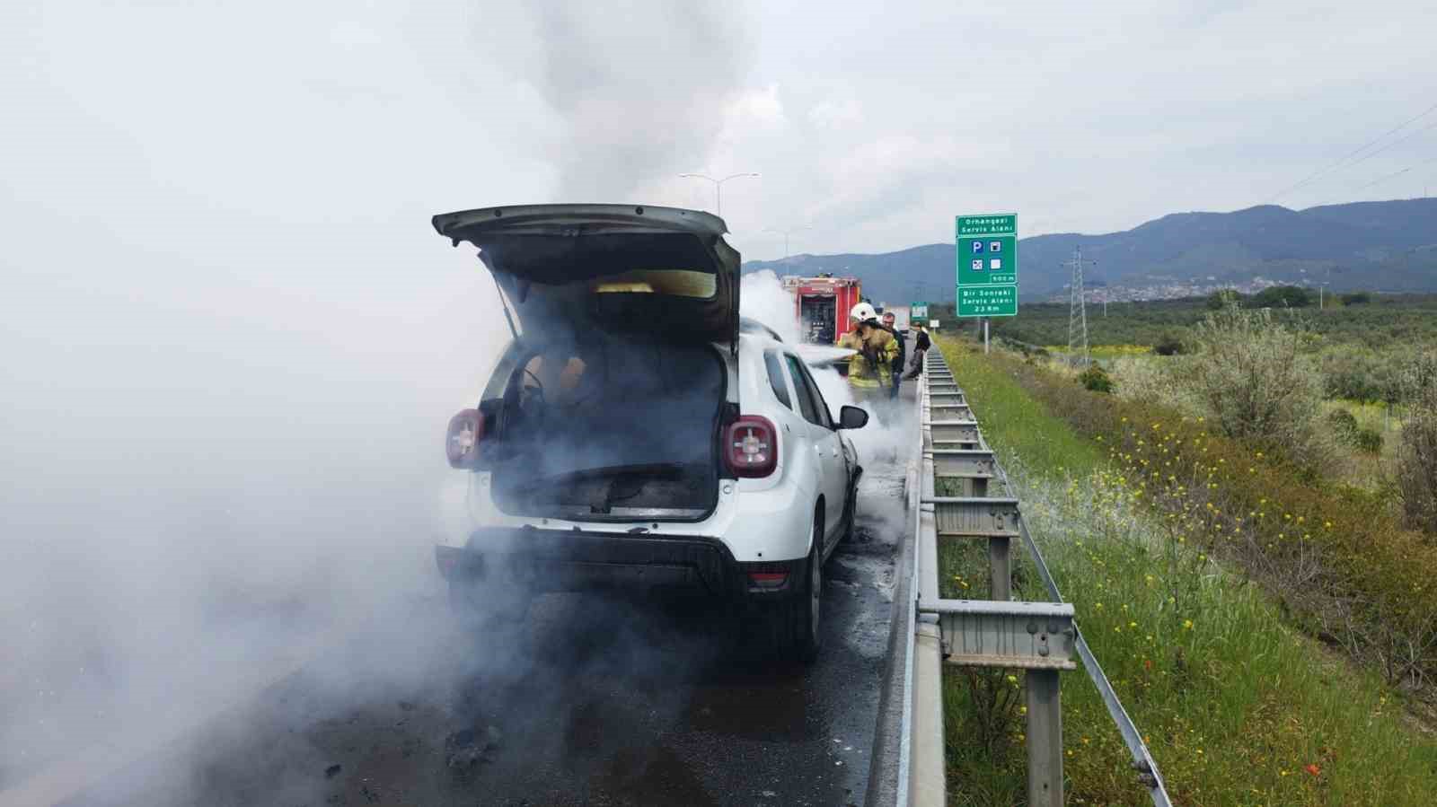 Kuveytli ailenin bulunduğu otomobil alev topuna döndü