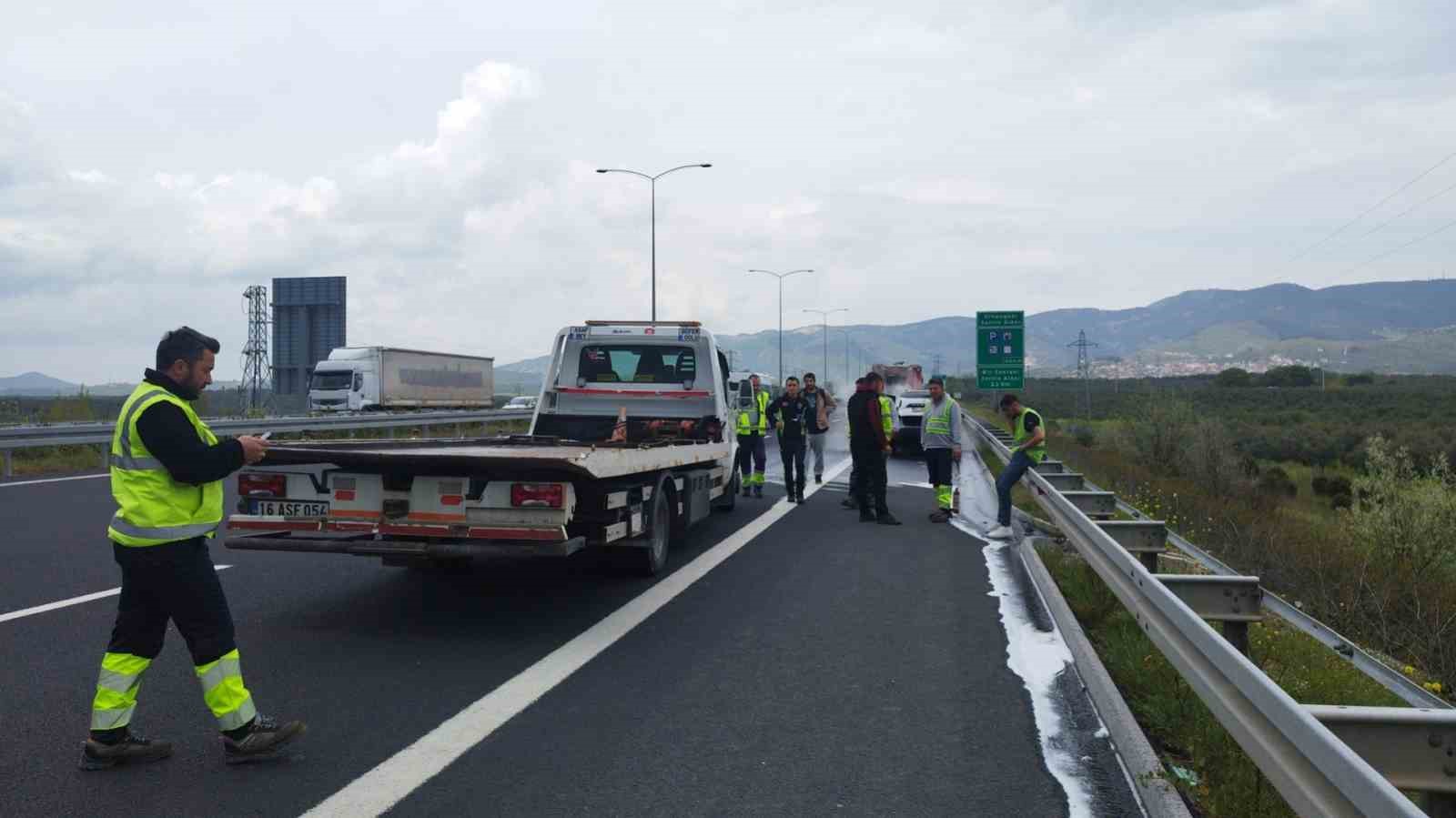 Kuveytli ailenin bulunduğu otomobil alev topuna döndü