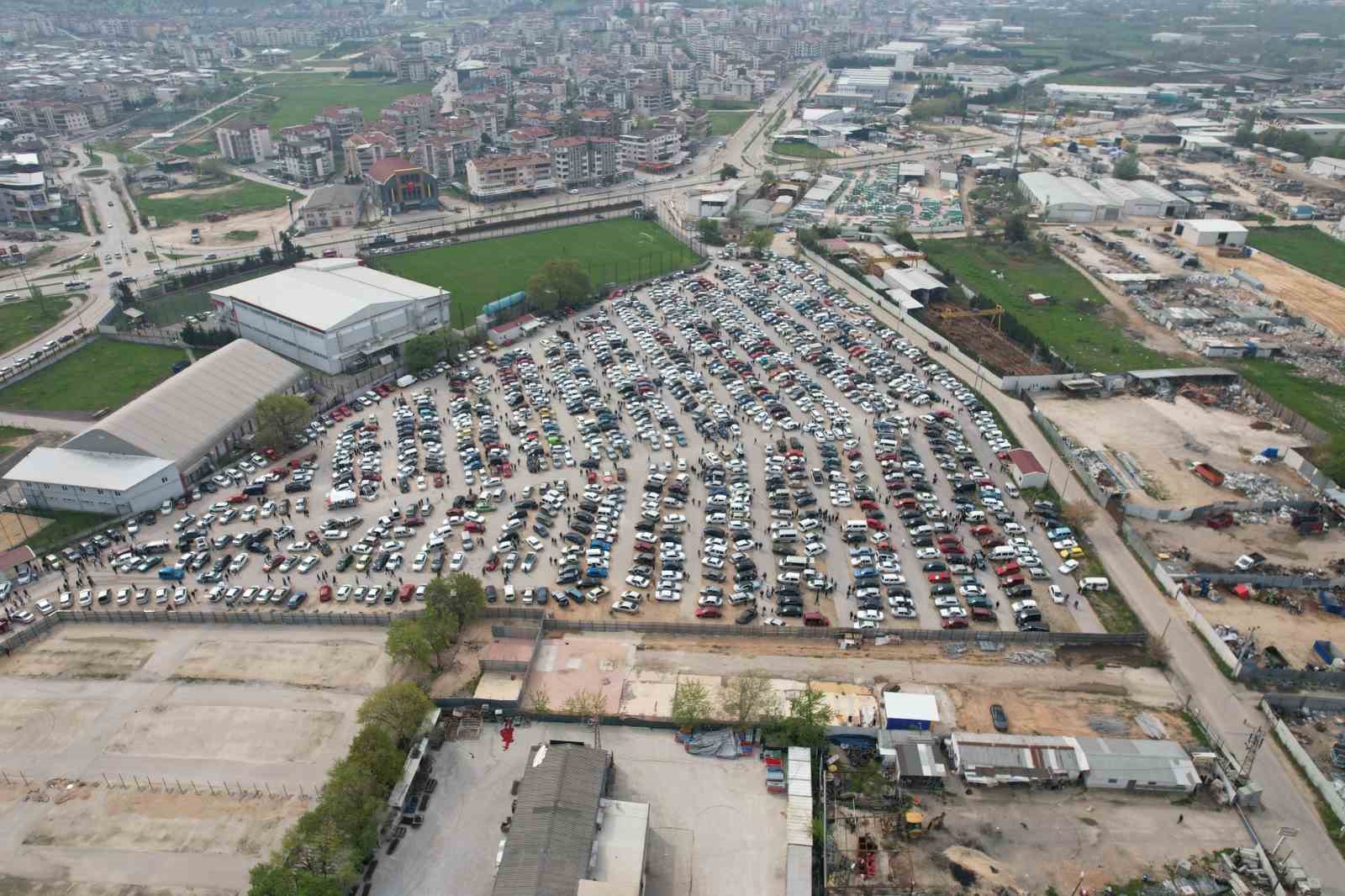 Ramazan bayramı öncesi oto pazarına yoğun ilgi