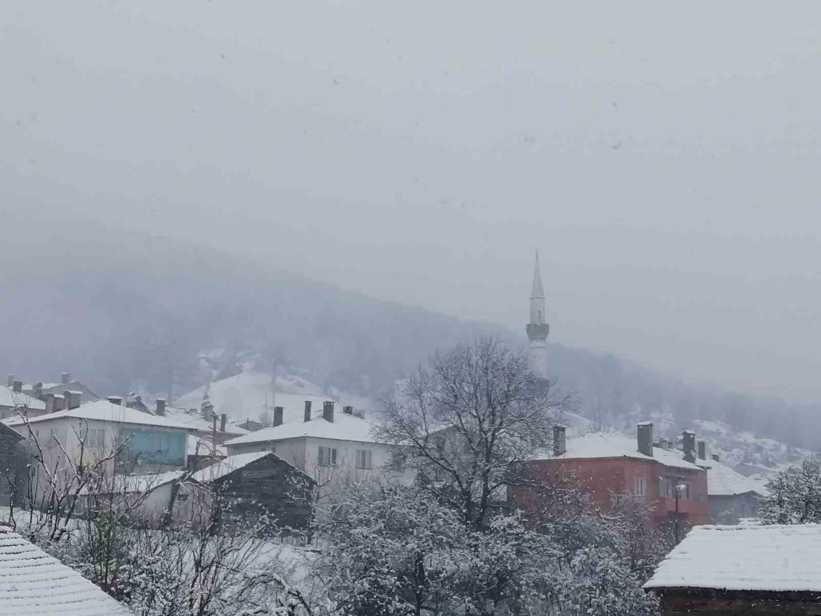 Nisan ayının ortasında Uludağ’a kar yağdı