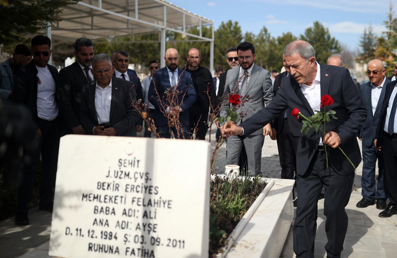 Bakan Akar, terör örgütü PKK/YPG'nin kamplarının imha edildiği açıkladı