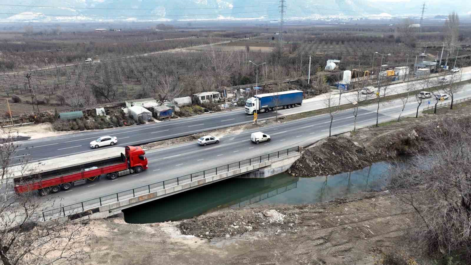 Bursa Ankara Yolu’nda 4 köprü sil baştan yenilendi