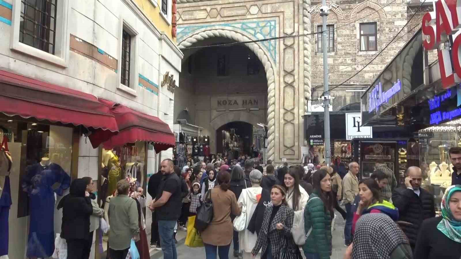 Bursa tarihi Uzun Çarşı’da bayram yoğunluğu