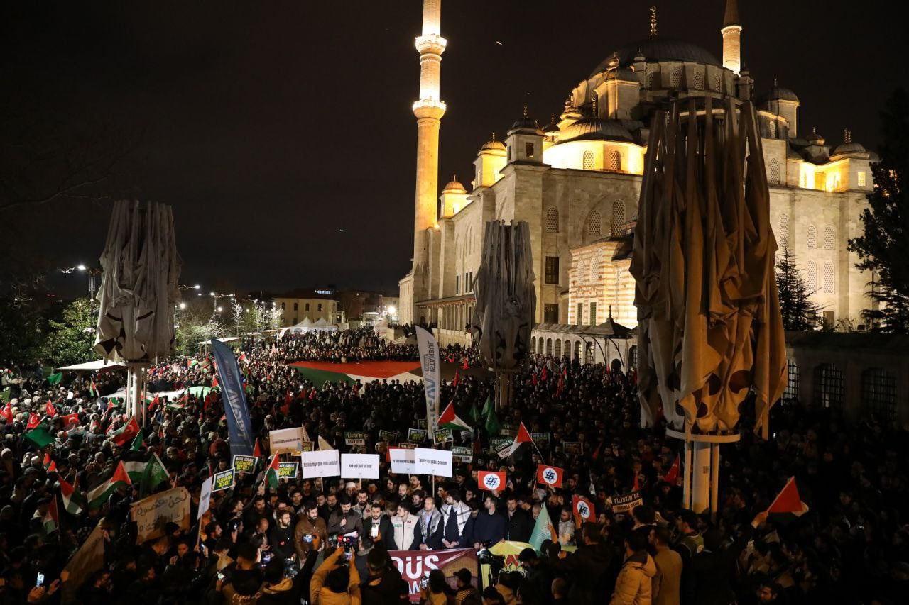 İşgalci İsrail'in Mescid-i Aksa baskını Fatih Camii'nde protesto edildi