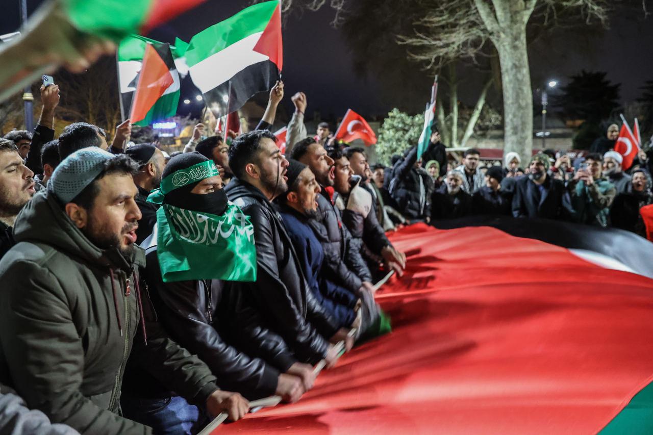 İşgalci İsrail'in Mescid-i Aksa baskını Fatih Camii'nde protesto edildi