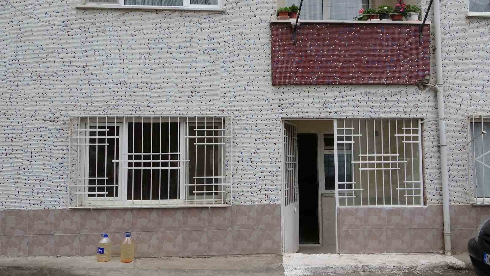 Kiracısı evi bırakıp kaçtı, hırsız gibi girdiği kendi evinde büyü buldu