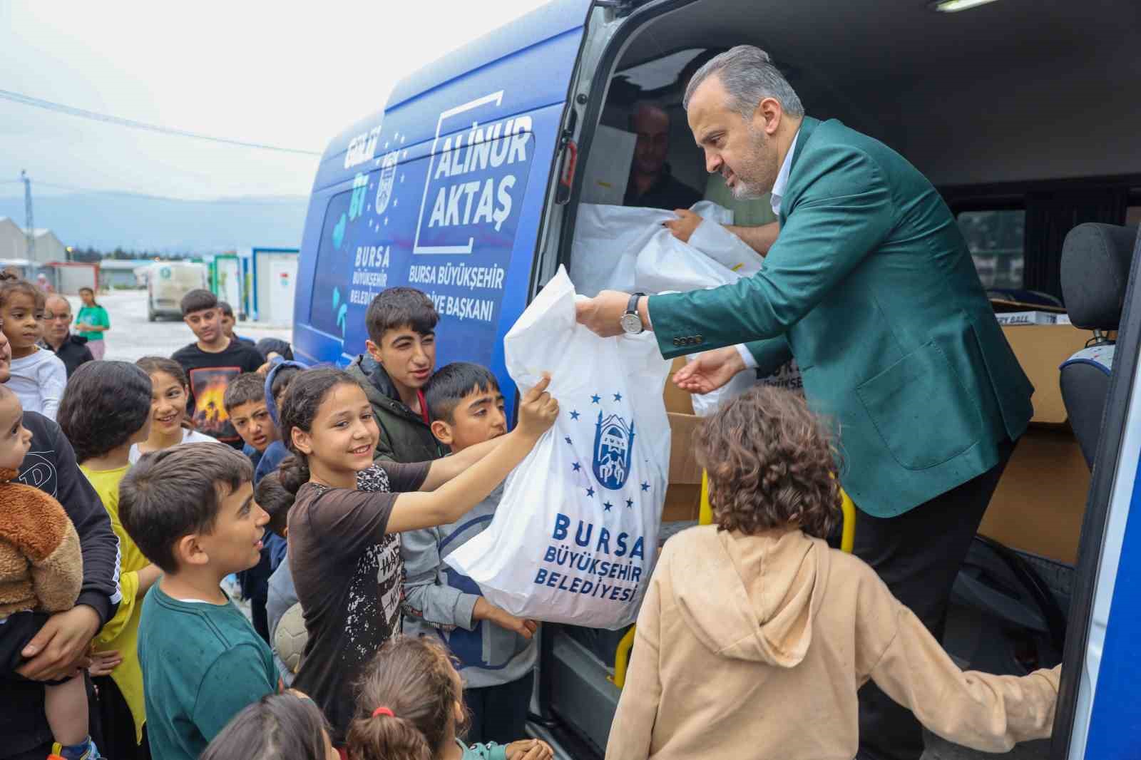 Küçük depremzedelerin bayramlık sevinci