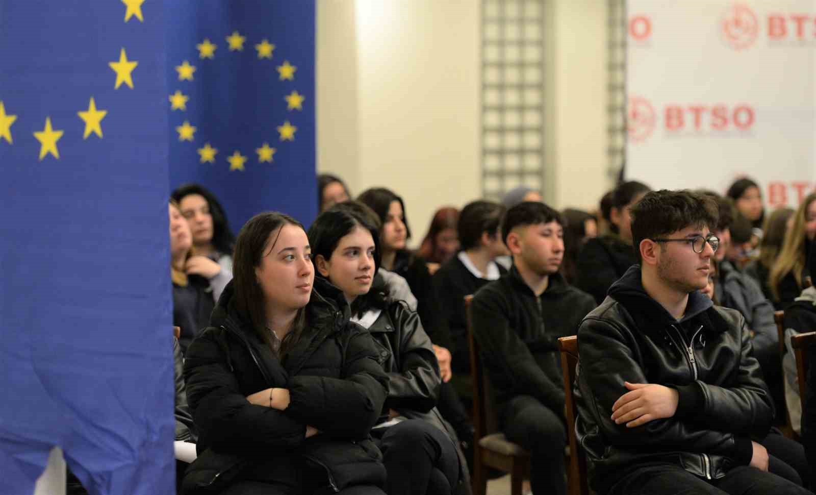 Bursalı Gençler, Avrupa Günü’nde eğitim imkânlarını keşfetti