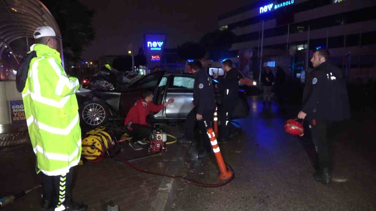 Bursa’da kontrolden çıkan araç hurdaya döndü: 3 ölü, 1 ağır yaralı