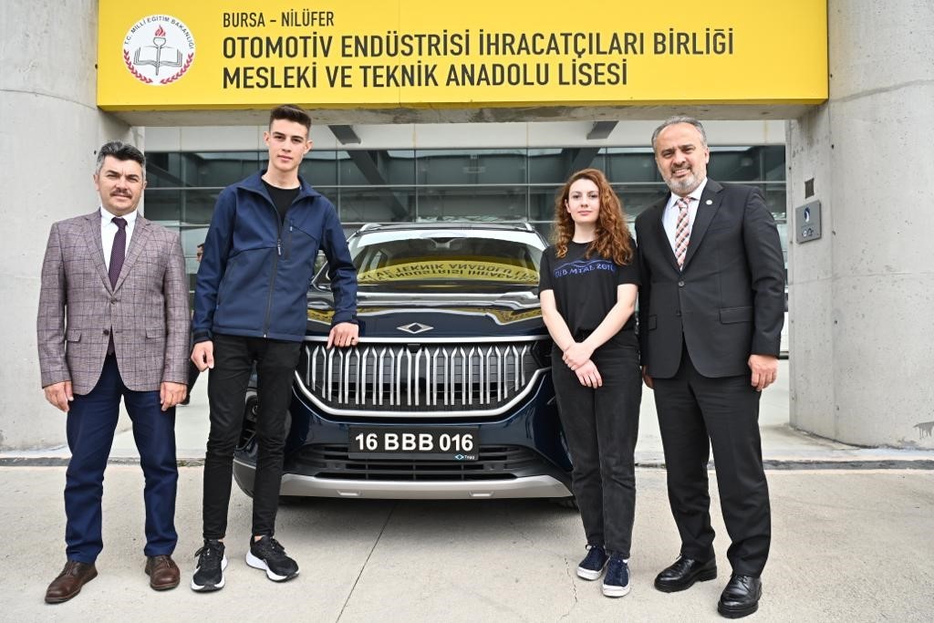 Otomotiv öğrencileri Togg’a hayran kaldı