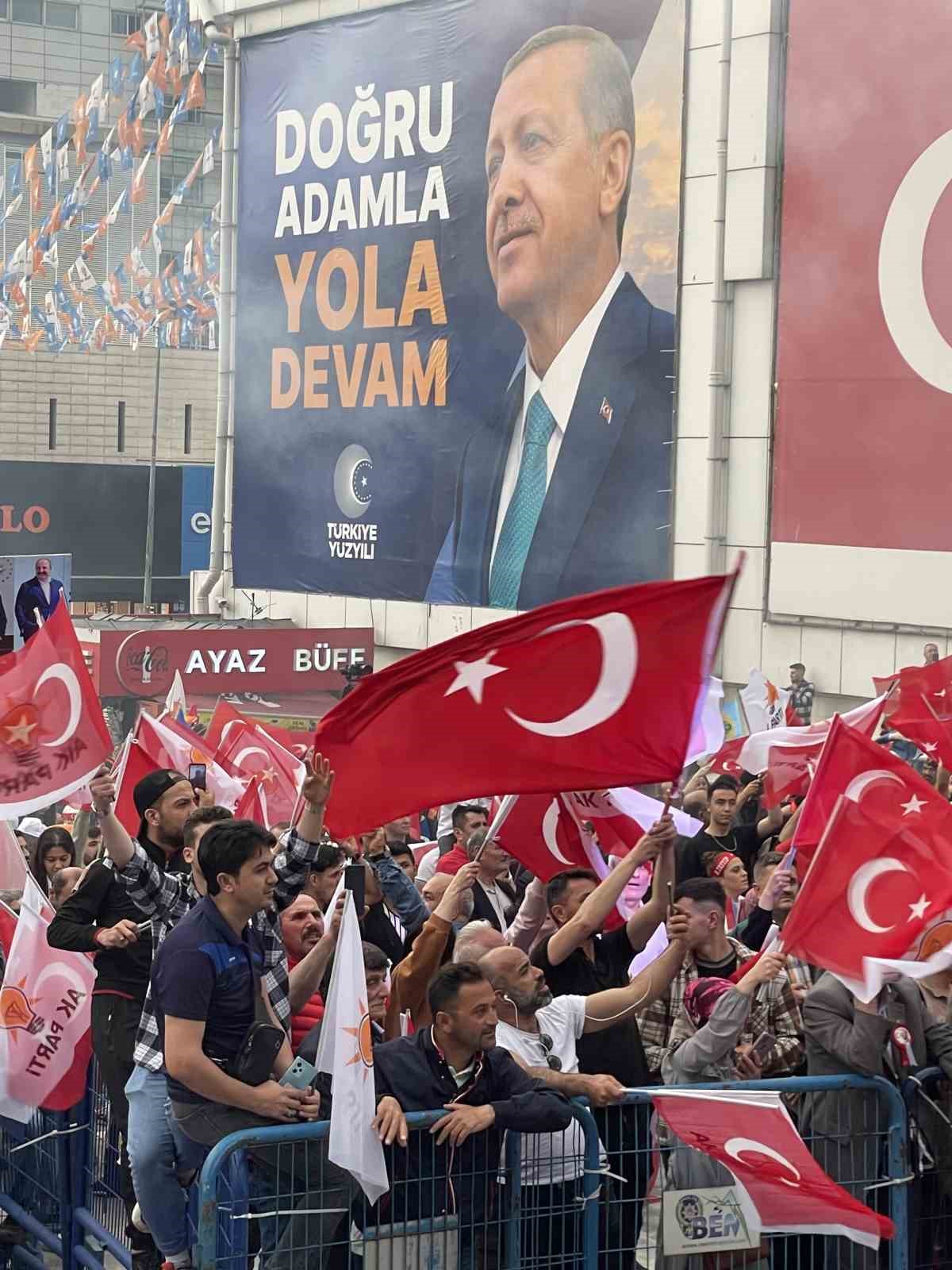 Bursalılar 15 Temmuz Demokrasi Meydanı’na akın etti