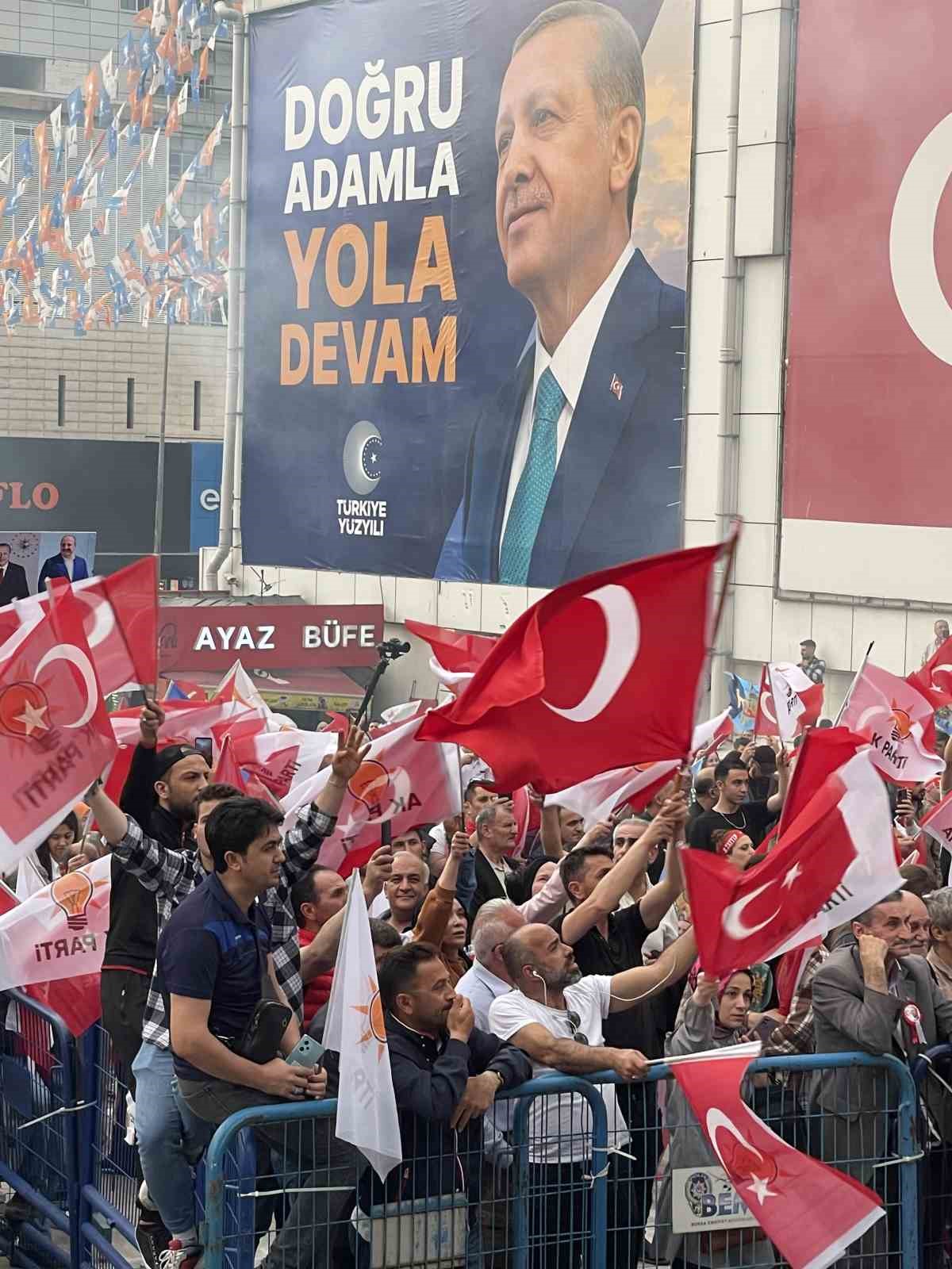 Bursalılar 15 Temmuz Demokrasi Meydanı’na akın etti