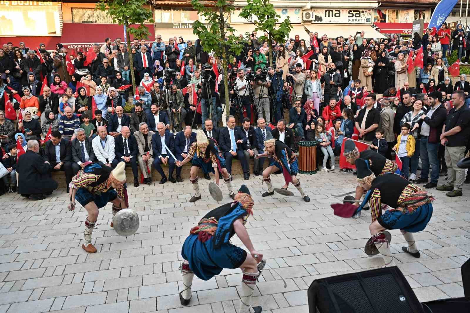 Bursa’nın tarihi hanlar ve çarşıları bir meydan daha kazandı