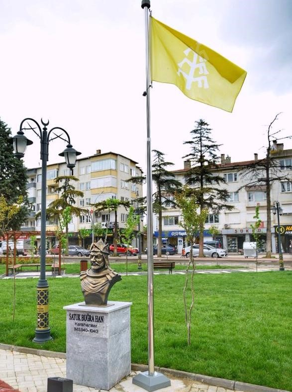 Osmanlının İlk Başşehrine yapılan parkta Türk büyüklerinin büstleri ve 16 devletin bayrakları yer alıyor