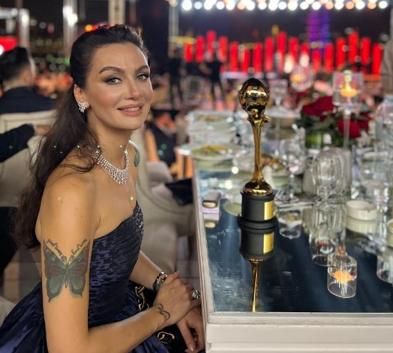 Birce Akalay, seçime günler kala takipçilerine seslendi: Oylarımıza sahip çık