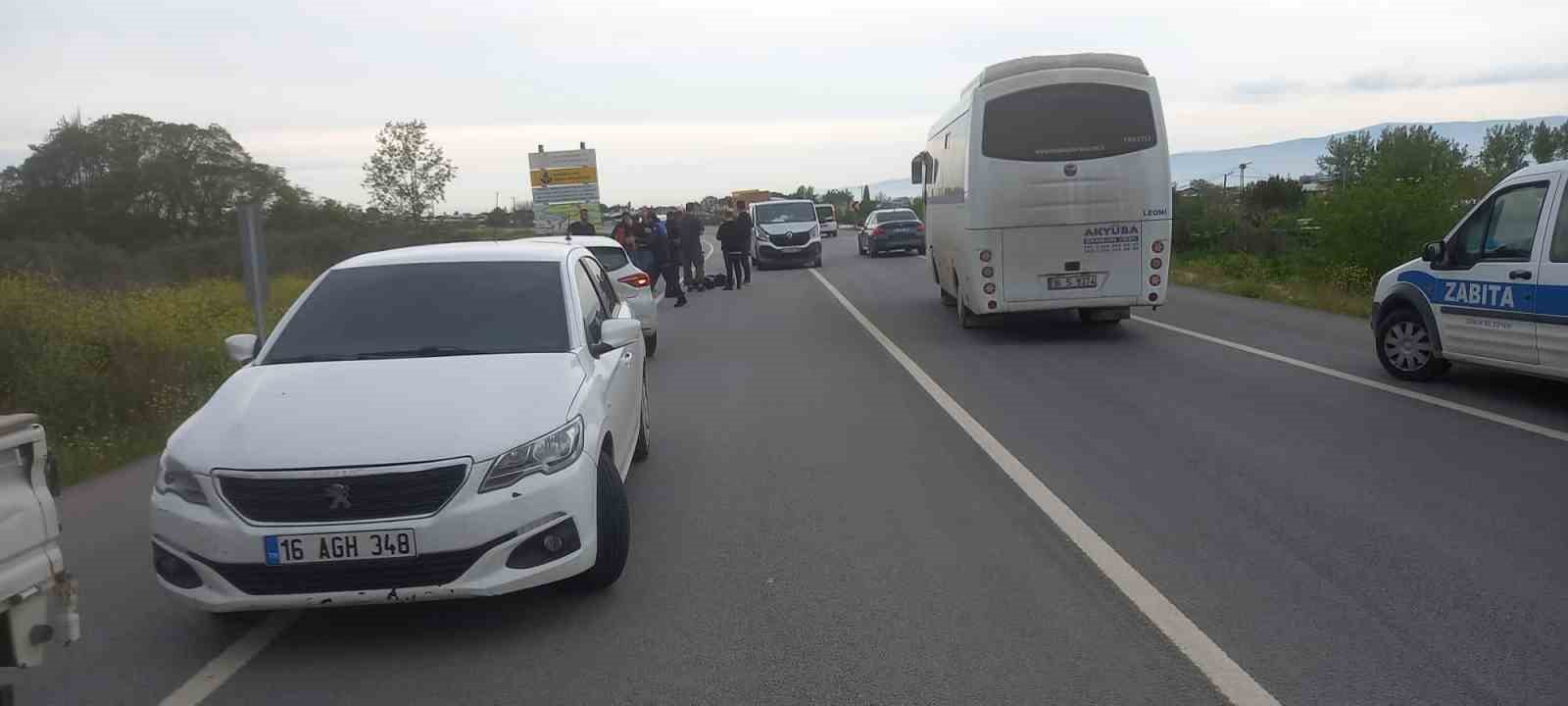 Bursa’da yolun karşısına geçmek isteyen yayaya minibüs çarptı