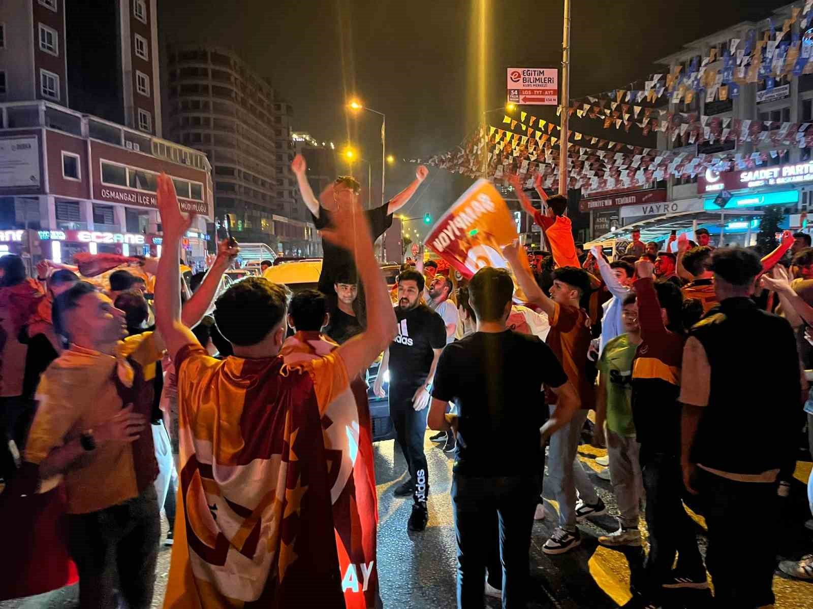 Galatasaray’ın şampiyonluğu Bursa’da coşkuyla kutlandı