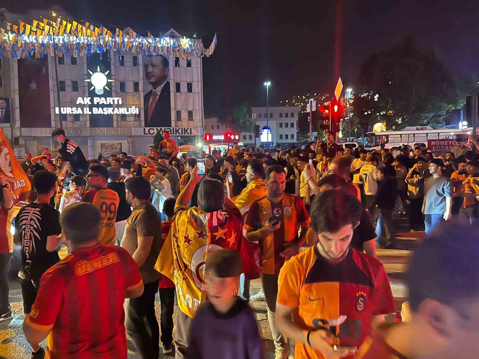 Galatasaray’ın şampiyonluğu Bursa’da coşkuyla kutlandı