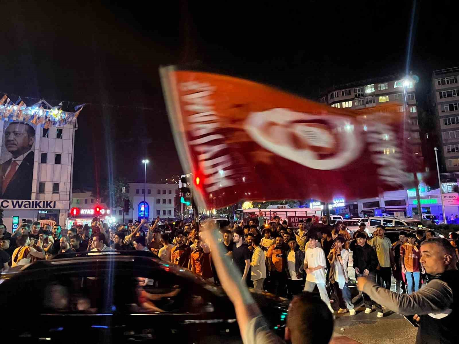 Galatasaray’ın şampiyonluğu Bursa’da coşkuyla kutlandı