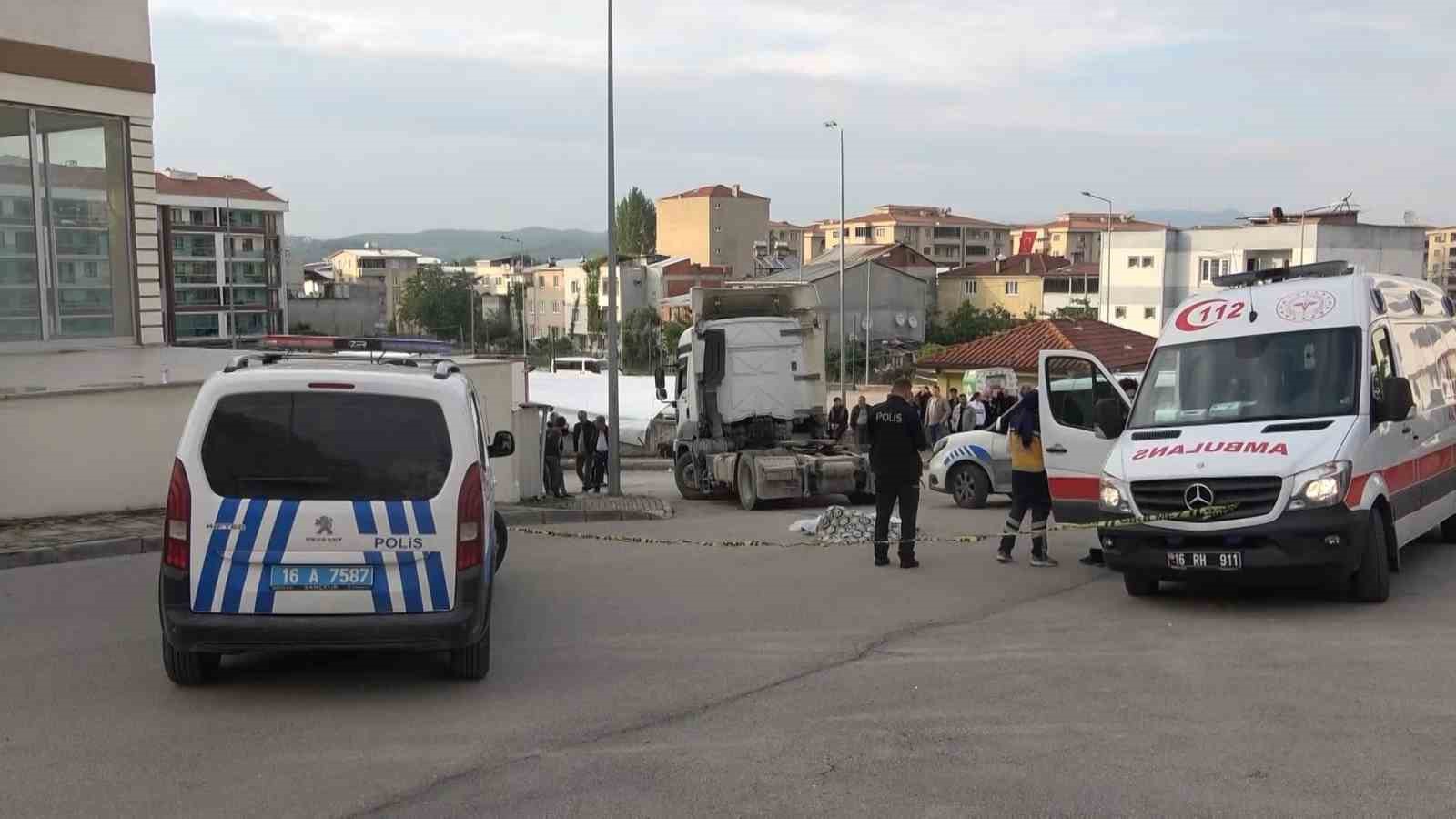 Tırın altında kalan yaşlı kadın hayatını kaybetti