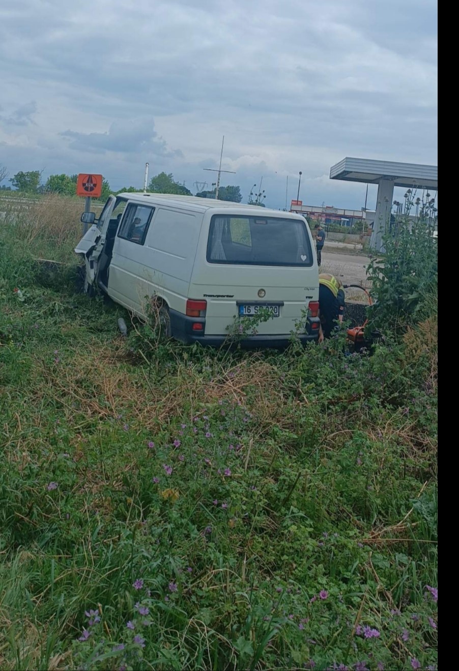 Karacabey’de kamyonet şarampole düştü: 1 ölü, 2 yaralı