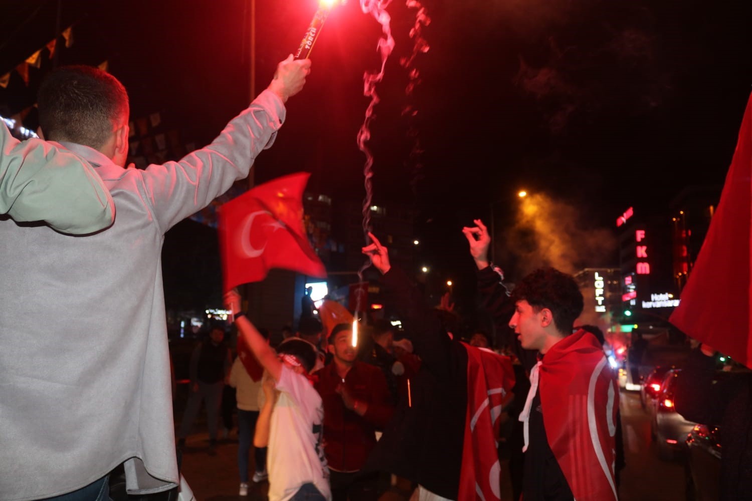 Bursa’da Cumhur İttifakı destekçileri kent merkezine akın etti