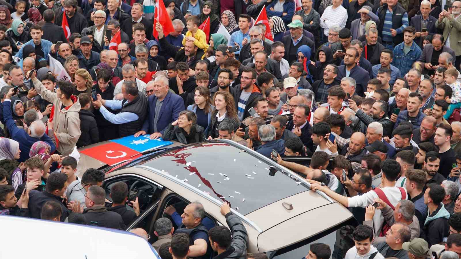 Mustafakemalpaşa’da Togg yolların tozunu attı