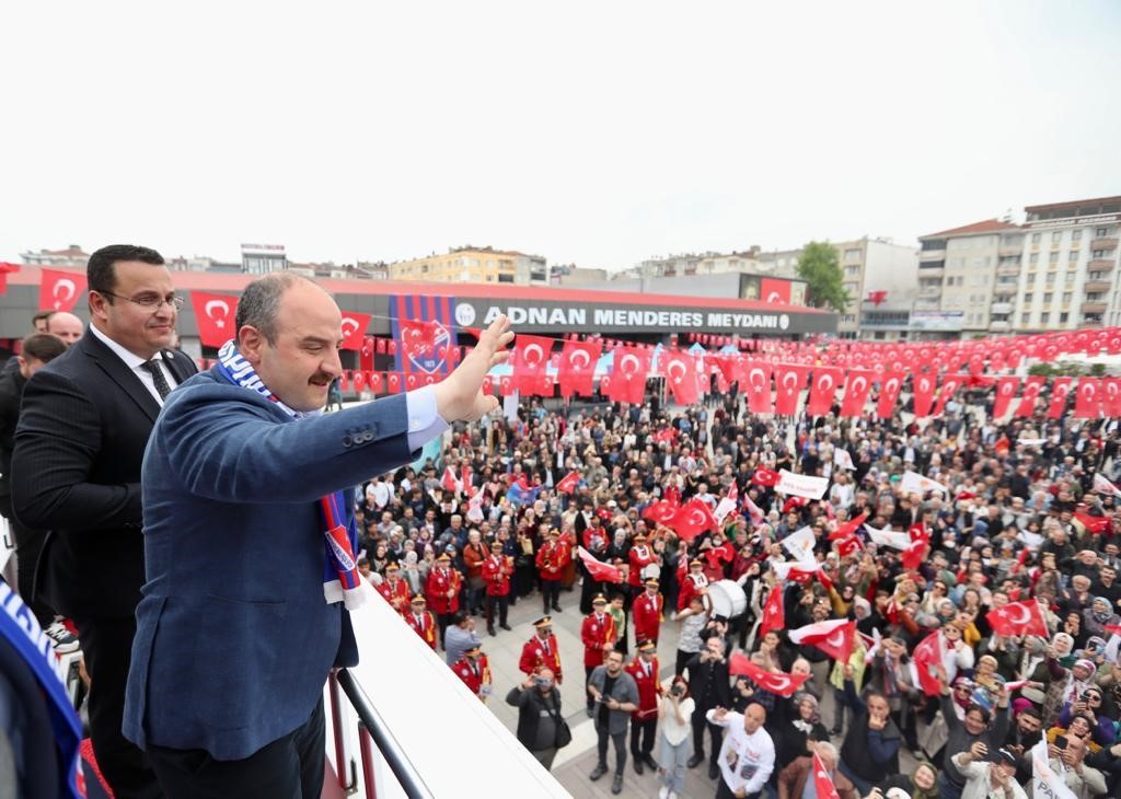 Mustafakemalpaşa’da Togg yolların tozunu attı