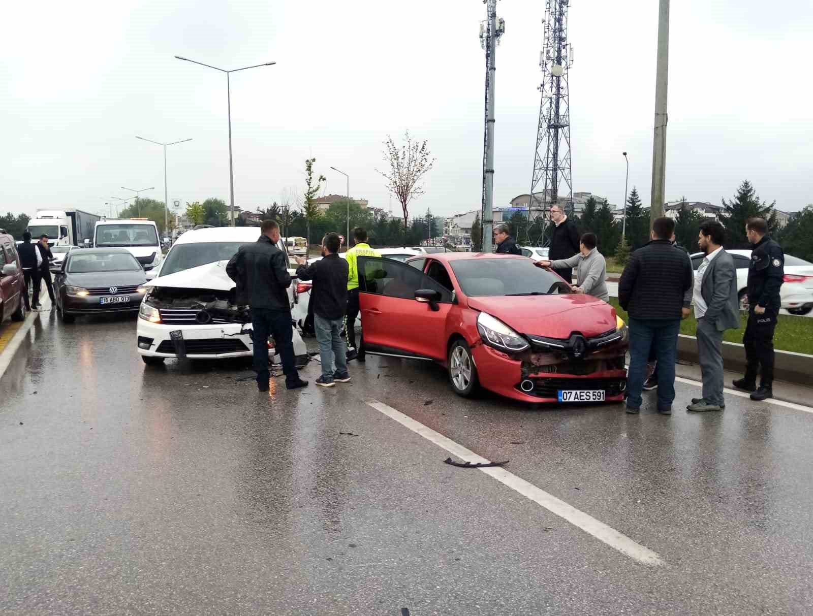 7 aracın karıştığı zincirleme kaza: 2 yaralı