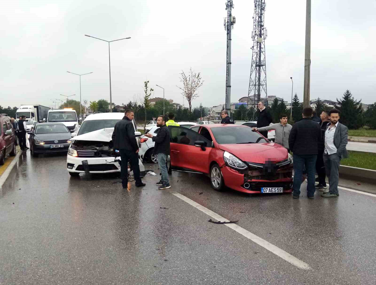 7 aracın karıştığı zincirleme kaza: 2 yaralı